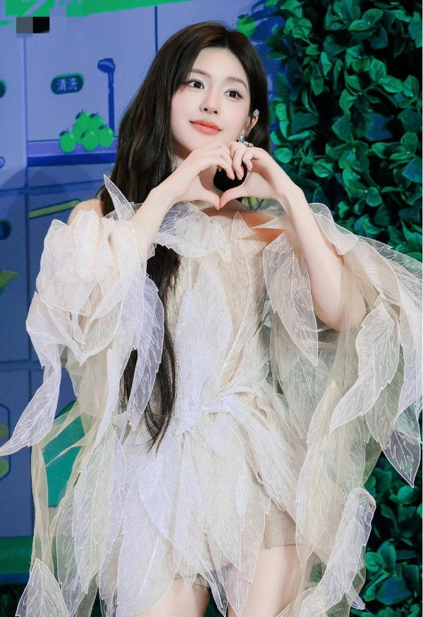 实盘10倍杠杆app下载 赵露思控诉公司压榨：坐轮椅仍被安排工作，解约后成平台合伙人